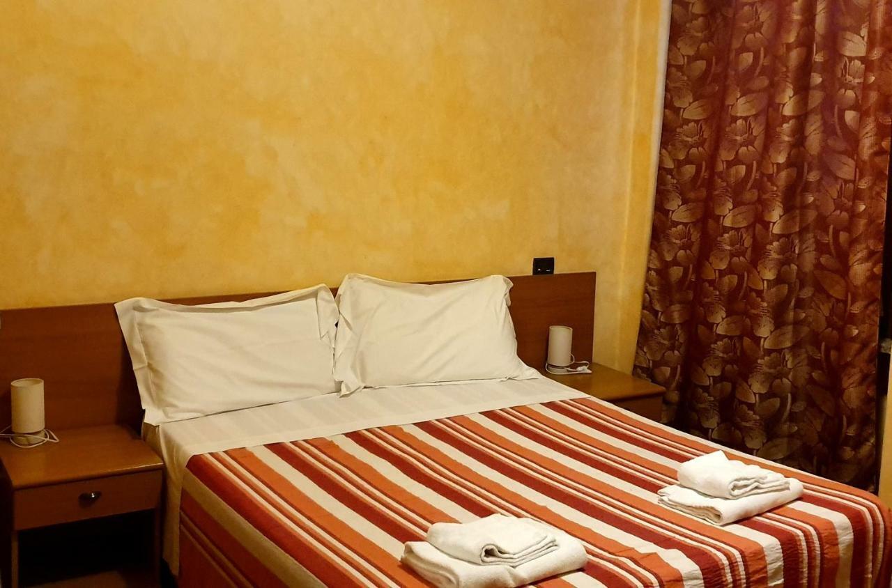 Albergo Leon d'Oro Castel San Giovanni  Exterior foto